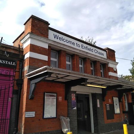 Skyvillion - London Enfield Chase Apartments With Parking & Wifi Exterior photo