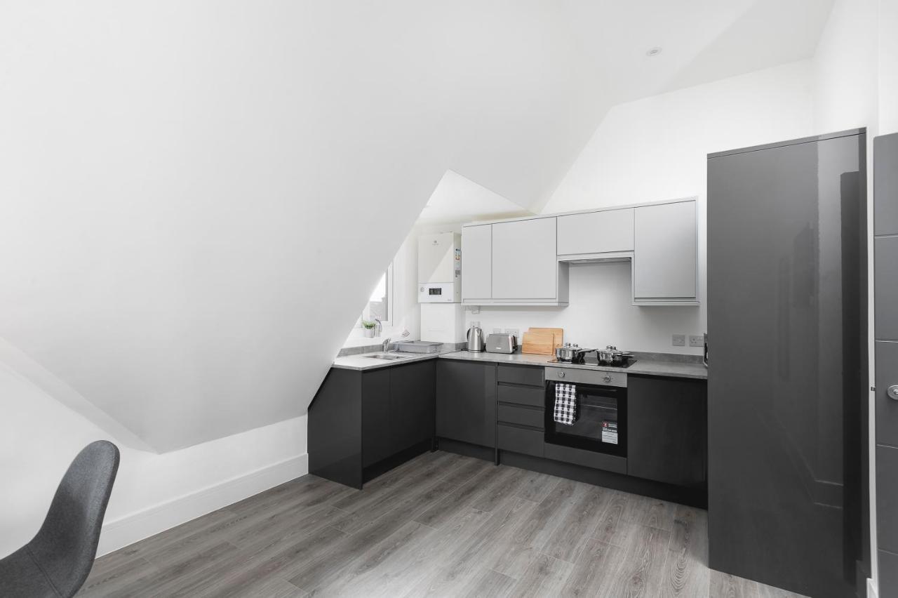 Skyvillion - London Enfield Chase Apartments With Parking & Wifi Exterior photo