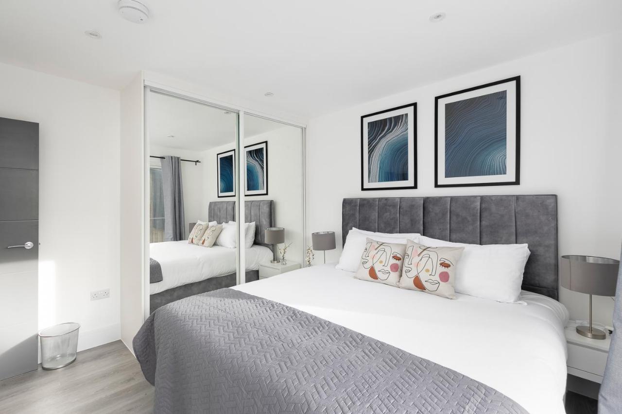 Skyvillion - London Enfield Chase Apartments With Parking & Wifi Exterior photo