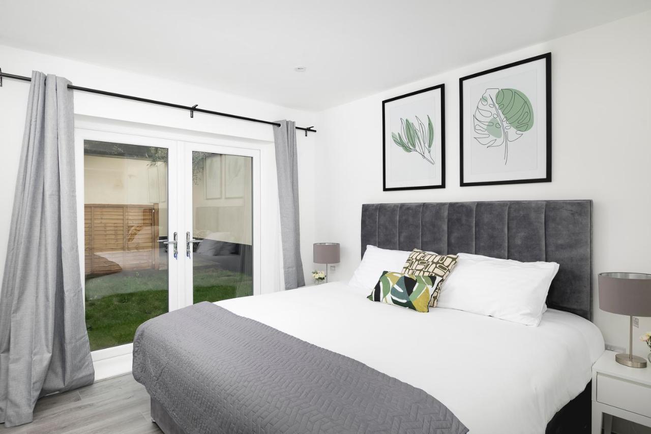 Skyvillion - London Enfield Chase Apartments With Parking & Wifi Exterior photo
