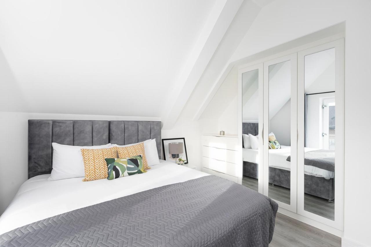 Skyvillion - London Enfield Chase Apartments With Parking & Wifi Exterior photo