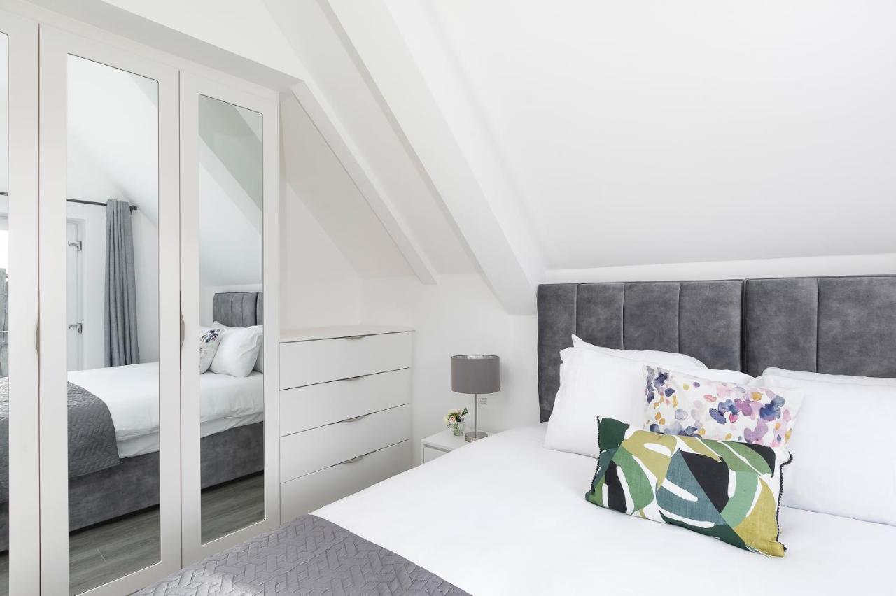 Skyvillion - London Enfield Chase Apartments With Parking & Wifi Exterior photo