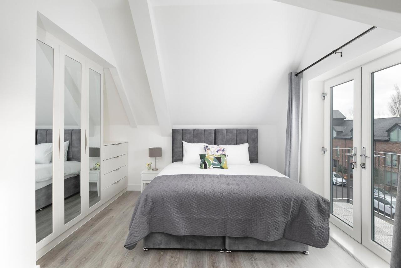 Skyvillion - London Enfield Chase Apartments With Parking & Wifi Exterior photo