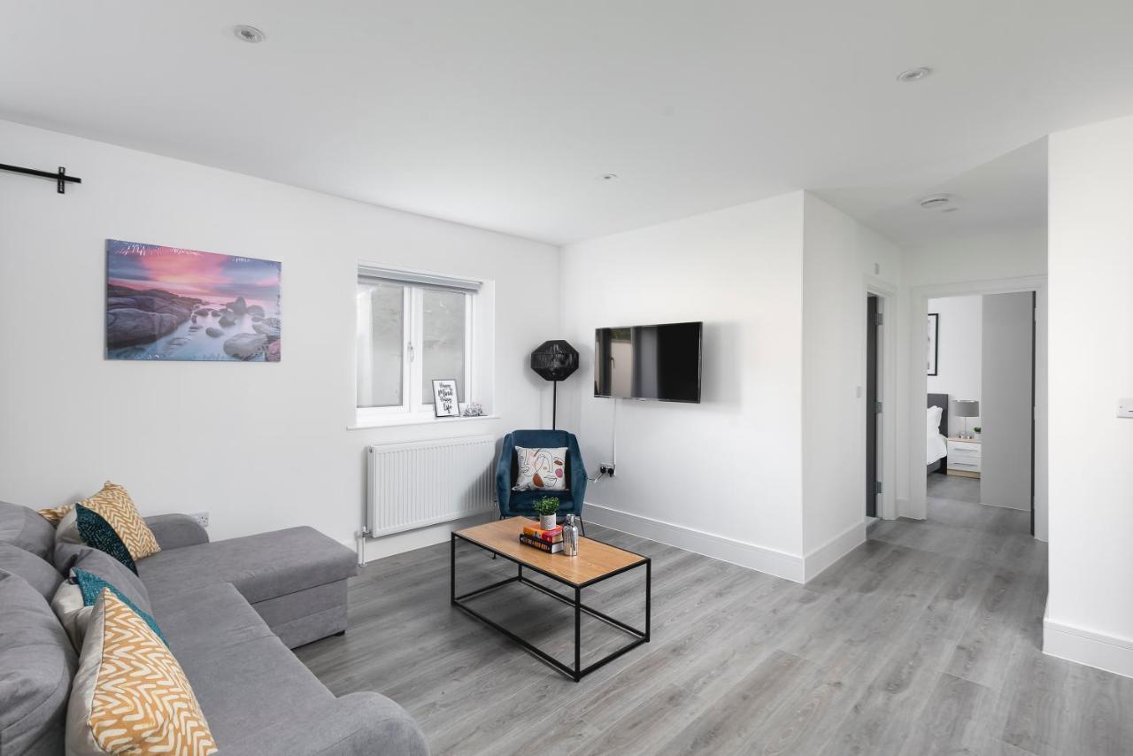 Skyvillion - London Enfield Chase Apartments With Parking & Wifi Exterior photo