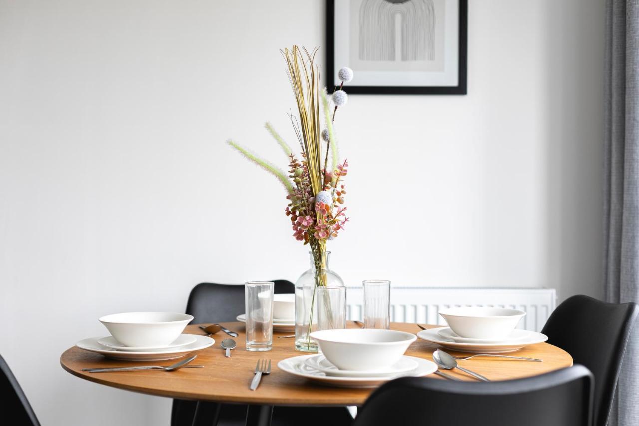 Skyvillion - London Enfield Chase Apartments With Parking & Wifi Exterior photo