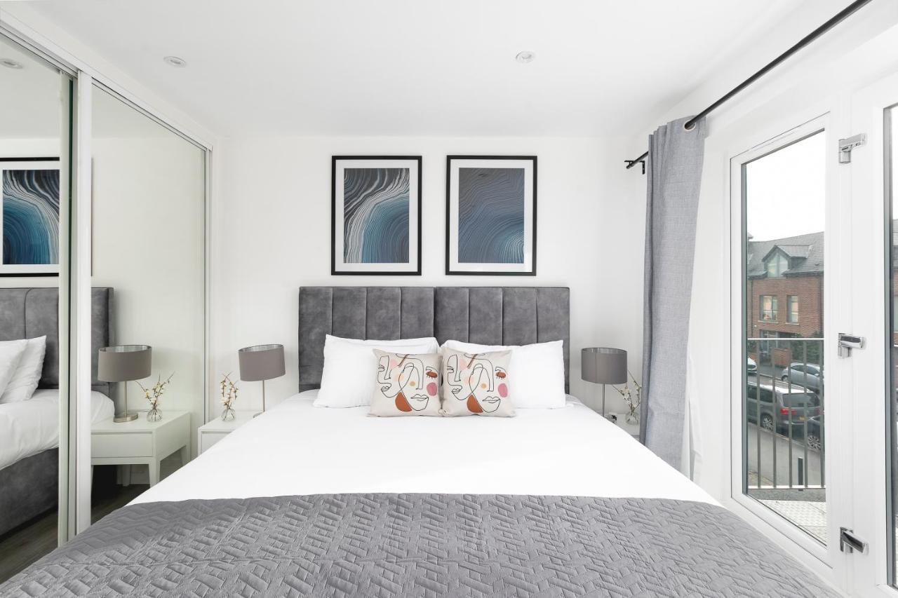 Skyvillion - London Enfield Chase Apartments With Parking & Wifi Exterior photo