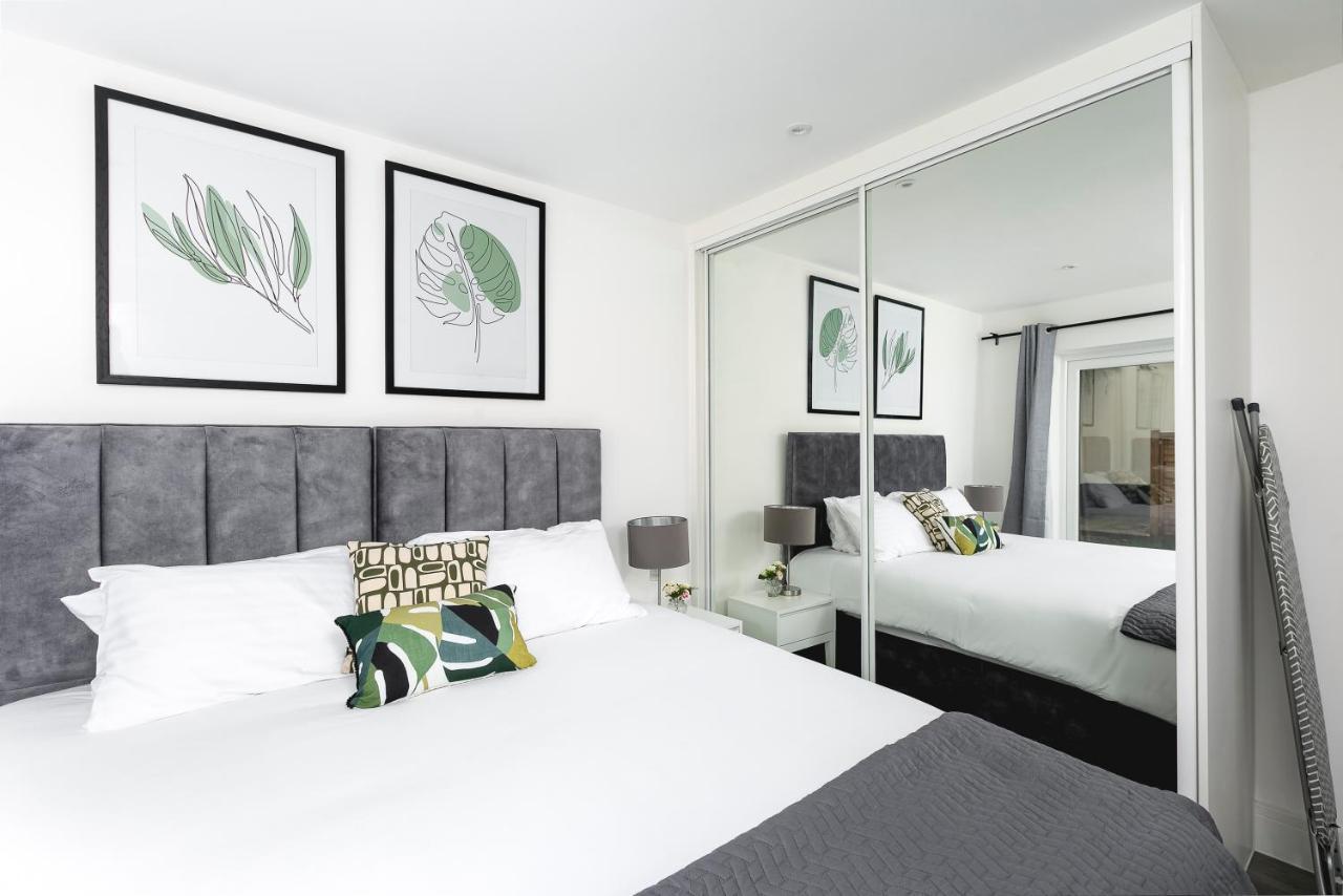 Skyvillion - London Enfield Chase Apartments With Parking & Wifi Exterior photo