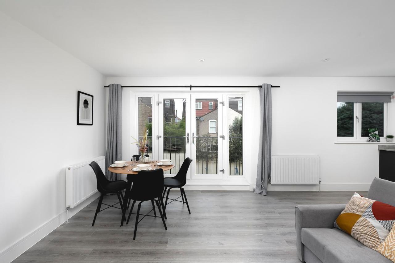Skyvillion - London Enfield Chase Apartments With Parking & Wifi Exterior photo