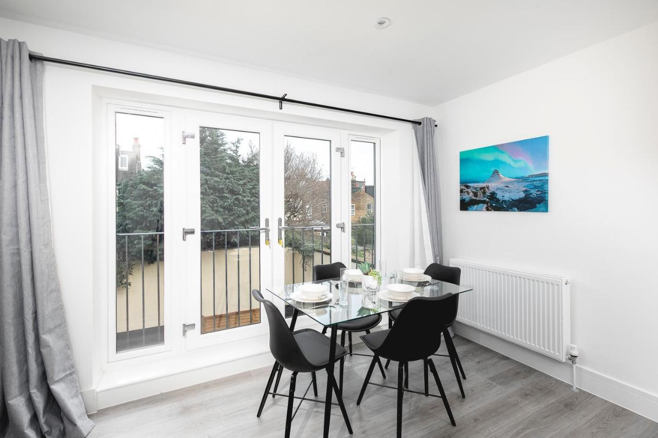 Skyvillion - London Enfield Chase Apartments With Parking & Wifi Exterior photo