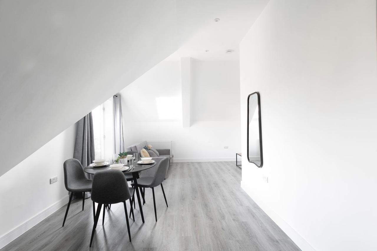 Skyvillion - London Enfield Chase Apartments With Parking & Wifi Exterior photo