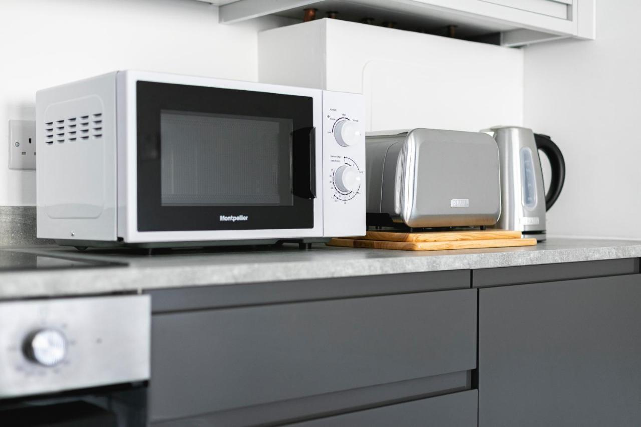Skyvillion - London Enfield Chase Apartments With Parking & Wifi Exterior photo