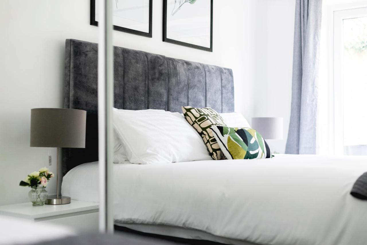 Skyvillion - London Enfield Chase Apartments With Parking & Wifi Exterior photo
