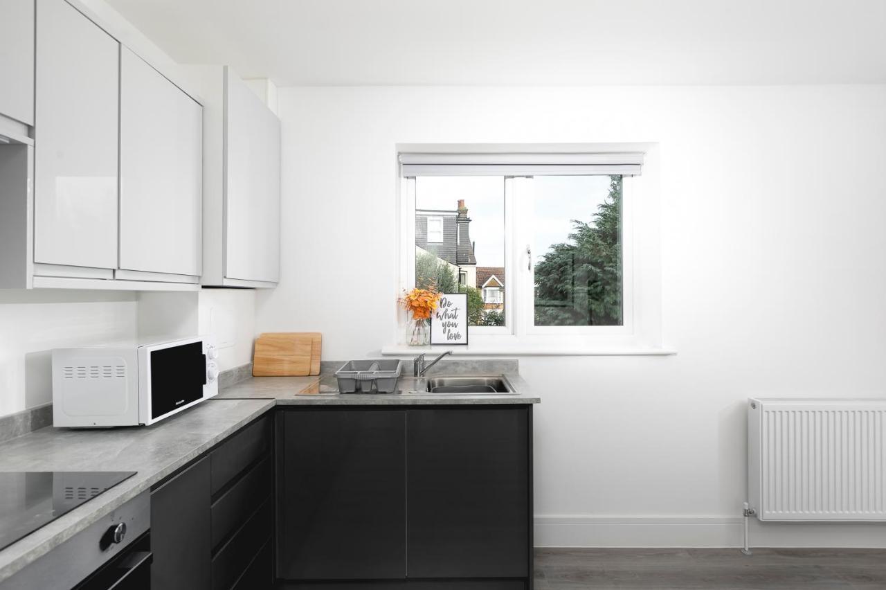 Skyvillion - London Enfield Chase Apartments With Parking & Wifi Exterior photo