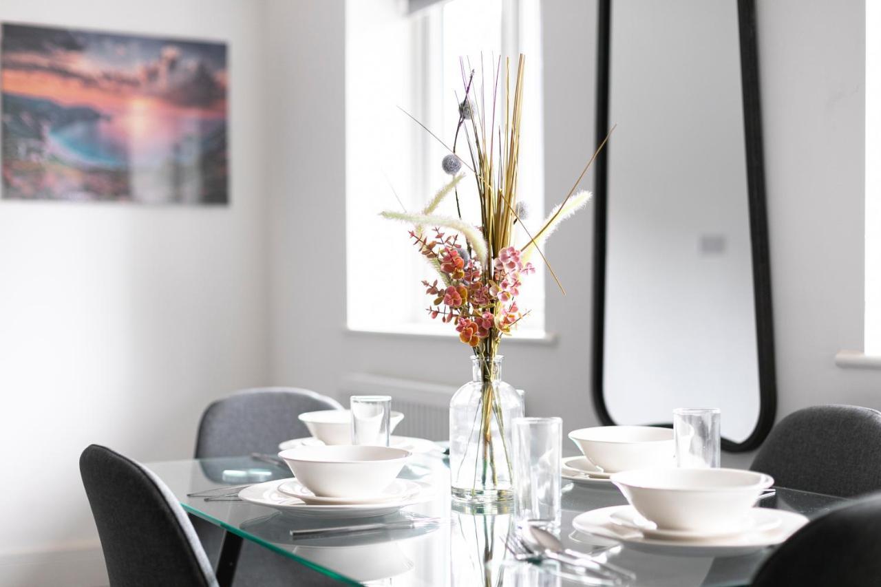 Skyvillion - London Enfield Chase Apartments With Parking & Wifi Exterior photo