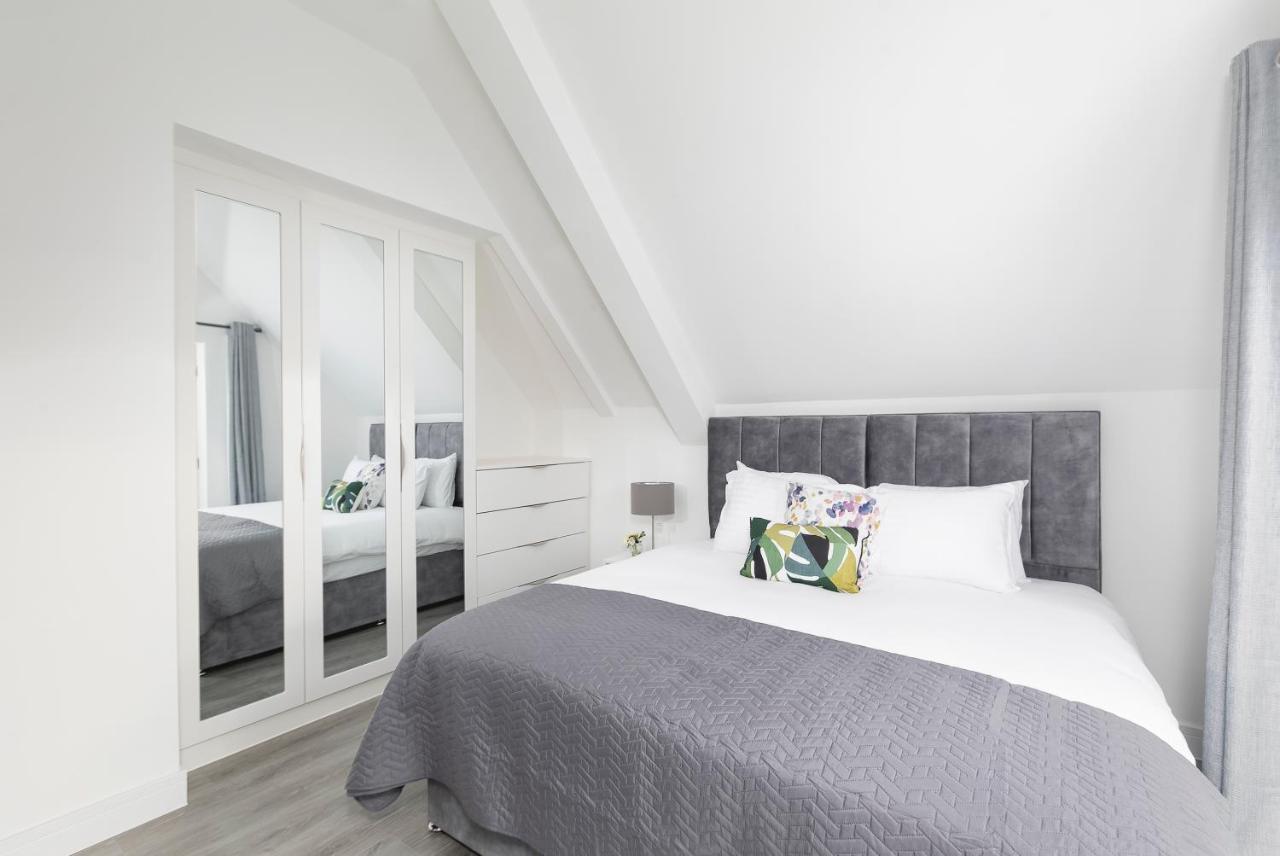 Skyvillion - London Enfield Chase Apartments With Parking & Wifi Exterior photo