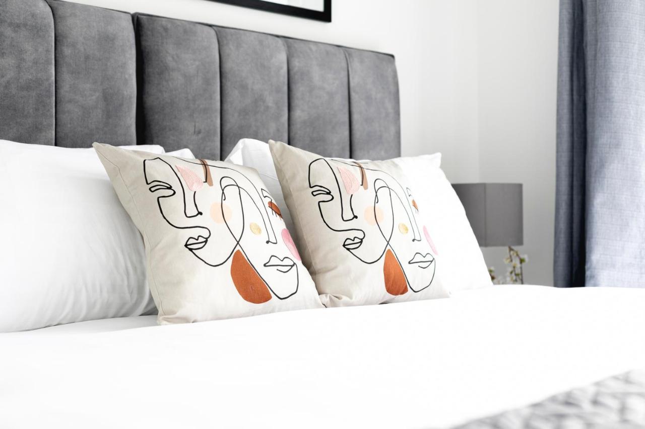 Skyvillion - London Enfield Chase Apartments With Parking & Wifi Exterior photo