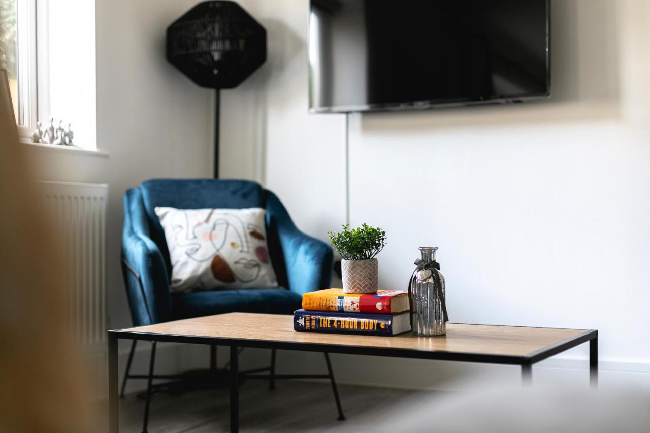 Skyvillion - London Enfield Chase Apartments With Parking & Wifi Exterior photo