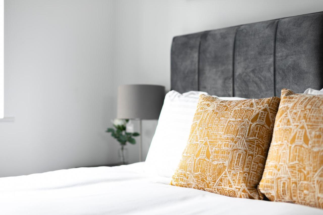 Skyvillion - London Enfield Chase Apartments With Parking & Wifi Exterior photo
