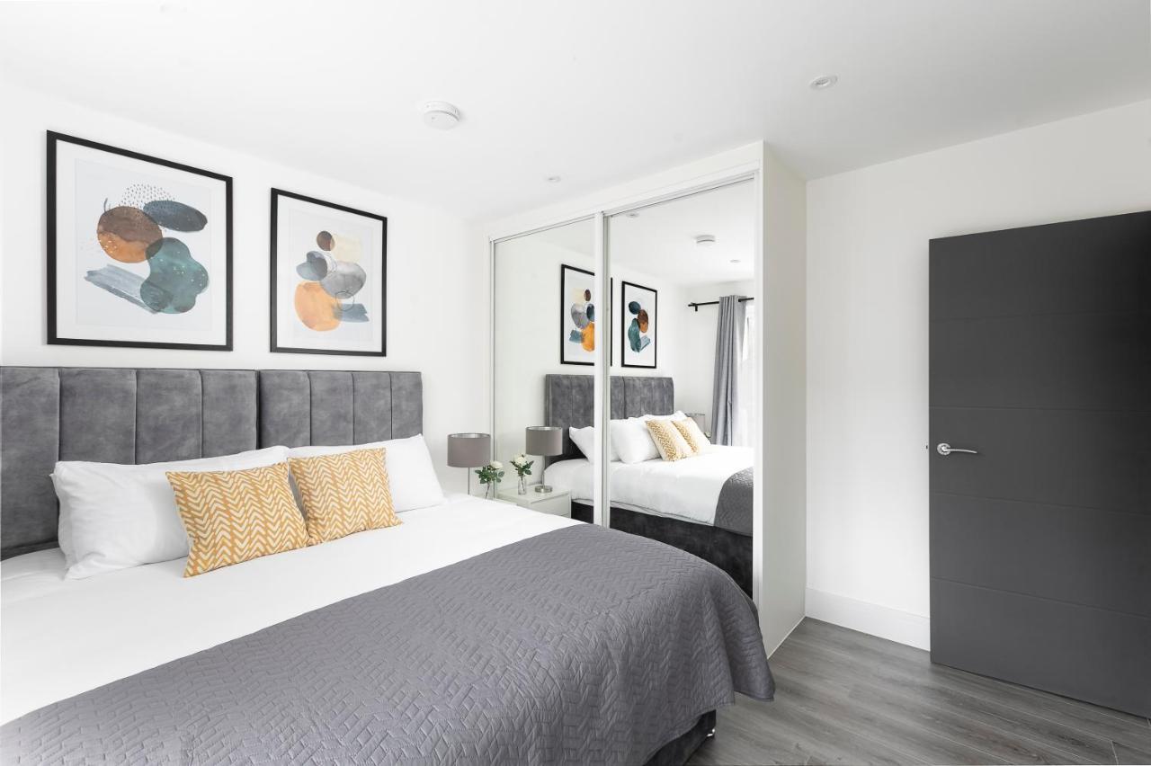 Skyvillion - London Enfield Chase Apartments With Parking & Wifi Exterior photo