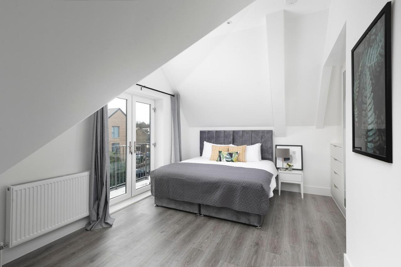 Skyvillion - London Enfield Chase Apartments With Parking & Wifi Exterior photo